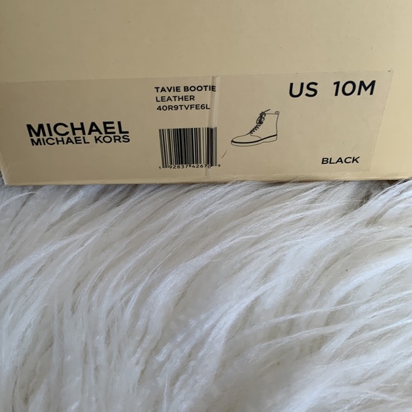 🌟MICHAEL KORS TAVIE LEATHER BOOTIE🌟 - Picture 11 of 13